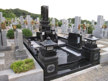 堺市鉢ヶ峰霊園6㎡区画　神戸東西型9寸墓石②